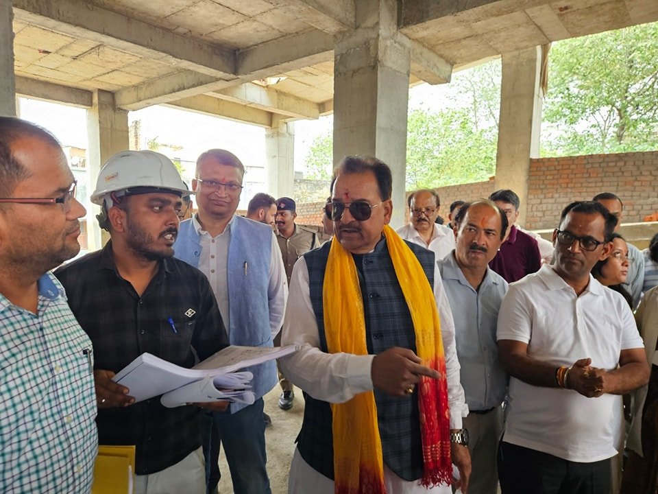 महिला हॉस्पिटल निर्माण में घटिया सामग्री ? सांसद अजय भट्ट ने निरीक्षण में जताई चिंता, जांच के दिए निर्देश…. महिला हॉस्पिटल निर्माण में घटिया सामग्री ? सांसद अजय भट्ट ने निरीक्षण में जताई चिंता, जांच के दिए निर्देश….