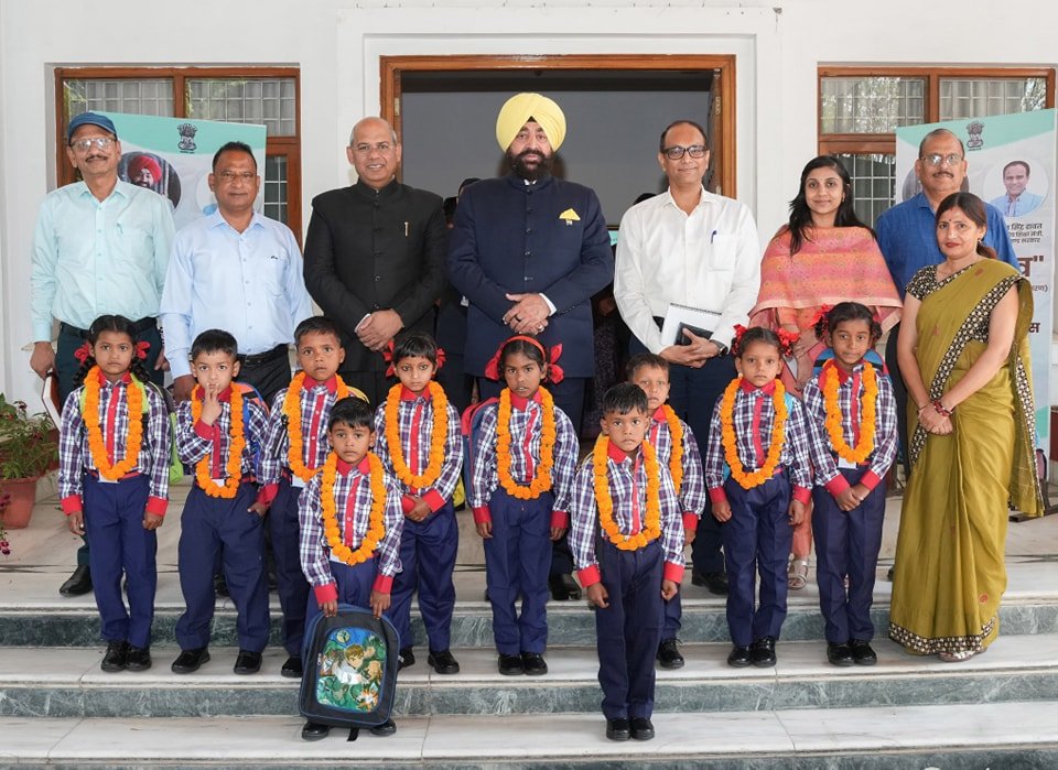 राजभवन में आयोजित हुआ प्रवेशोत्सव-2025 कार्यक्रम ,राज्यपाल ने ‘स्कूल डैश-बोर्ड’ का किया लोकार्पण….. राजभवन में आयोजित हुआ प्रवेशोत्सव-2025 कार्यक्रम ,राज्यपाल ने ‘स्कूल डैश-बोर्ड’ का किया लोकार्पण…..