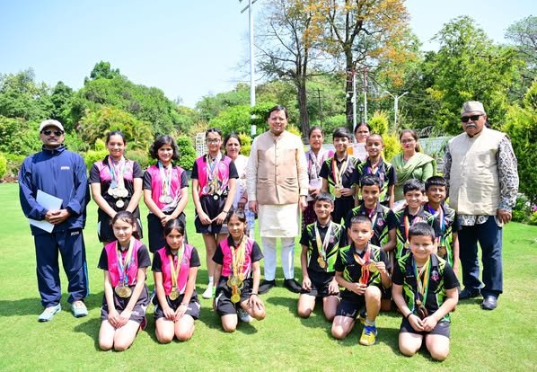 टेबल टेनिस के टैलेंट्स से मिले सीएम धामी , उभरते खिलाड़ियों को दी शुभकामनाएं…. टेबल टेनिस के टैलेंट्स से मिले सीएम धामी , उभरते खिलाड़ियों को दी शुभकामनाएं….