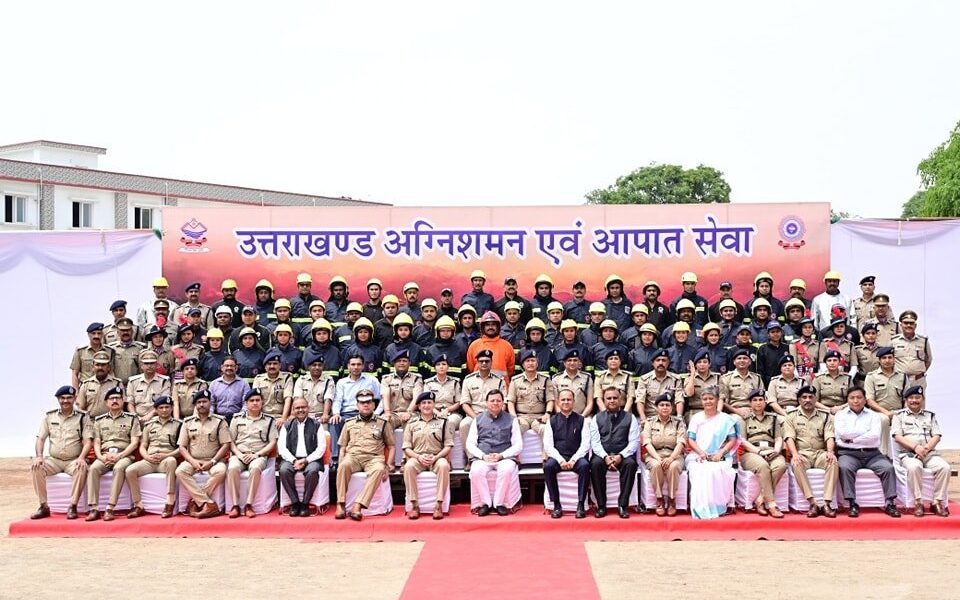 अग्निशमन सेवा सप्ताह कार्यक्रम में शामिल हुए सीएम धामी , अग्निशमन कर्मियों को किया सम्मानित….