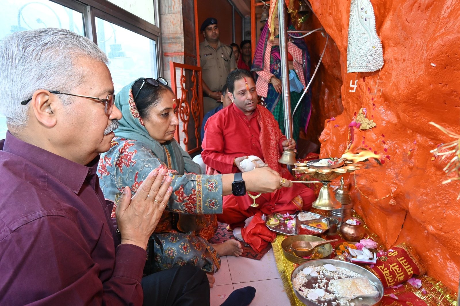 नैनीताल पहुंची विधानसभा अध्यक्ष ऋतु खंडूरी , माँ पाषाण देवी और माँ नयना देवी मंदिर में की पूजा-अर्चना…. नैनीताल पहुंची विधानसभा अध्यक्ष ऋतु खंडूरी , माँ पाषाण देवी और माँ नयना देवी मंदिर में की पूजा-अर्चना….