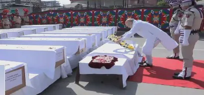 अमित शाह ने दी शहीदों को श्रद्धांजलि, पीएम मोदी ने बुलाई आपात बैठक…. अमित शाह ने दी शहीदों को श्रद्धांजलि, पीएम मोदी ने बुलाई आपात बैठक….