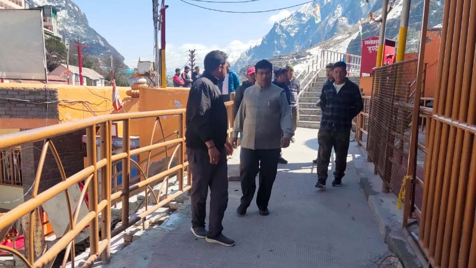 बद्रीनाथ धाम की यात्रा तैयारियों का प्रशासन की टीम ने किया स्थलीय निरीक्षण , एडीएम ने हाईवे पर आवाजाही सुगम करने के दिए निर्देश….