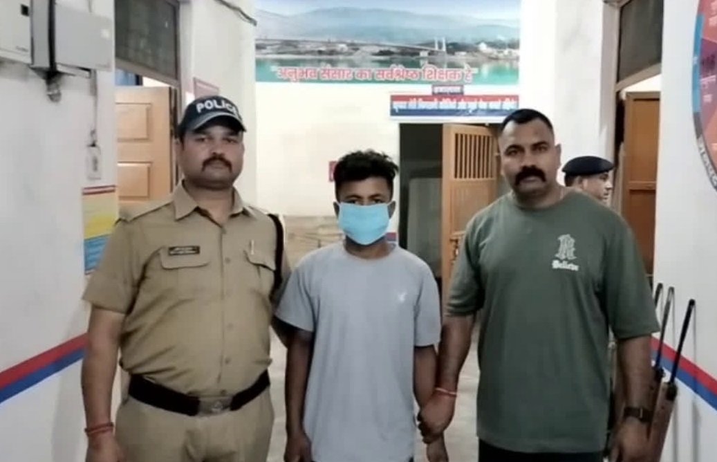 ऋषिकेश में अमीन की हत्या करने वाला गिरफ्तार, चप्पल बनी सुराग… ऋषिकेश में अमीन की हत्या करने वाला गिरफ्तार, चप्पल बनी सुराग…