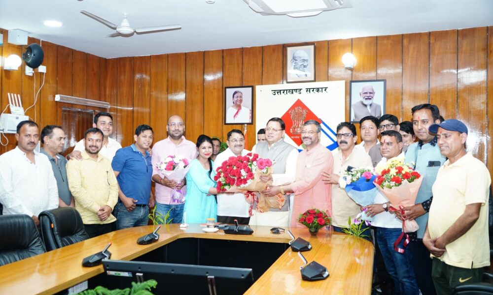 विधायक उमेश शर्मा और मेयर सौरभ थपलियाल ने सीएम से की भेट , मियांवाला का नाम बदलने पर जताया आभार…..