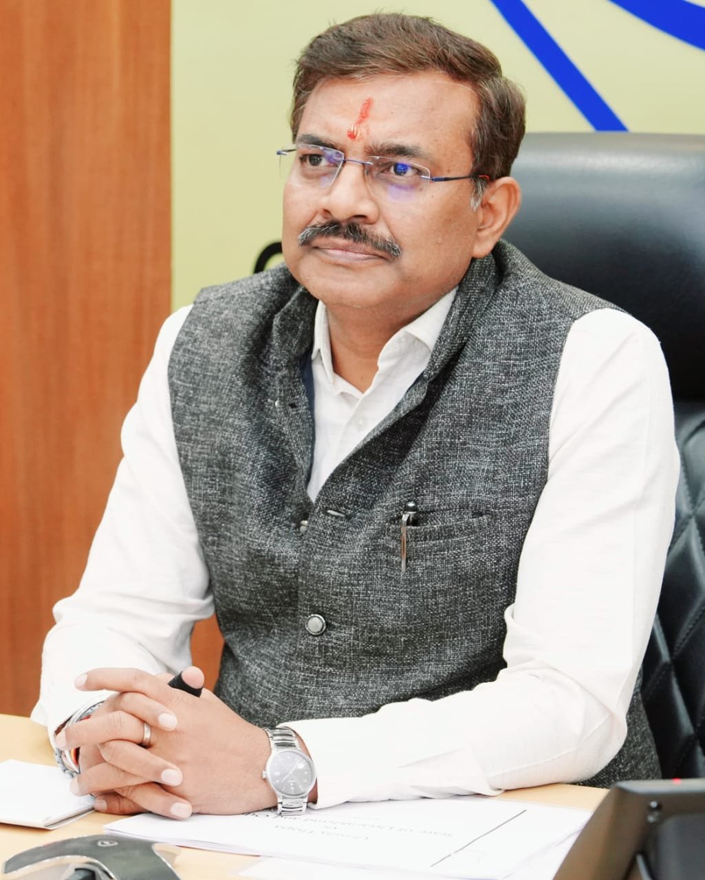 मुख्य सचिव आनन्द बर्द्धन ने विभिन्न विषयों पर की बैठक , मलिन बस्तियों के पुर्नवास के लिए ठोस कार्ययोजना बनाने का दिया आदेश….