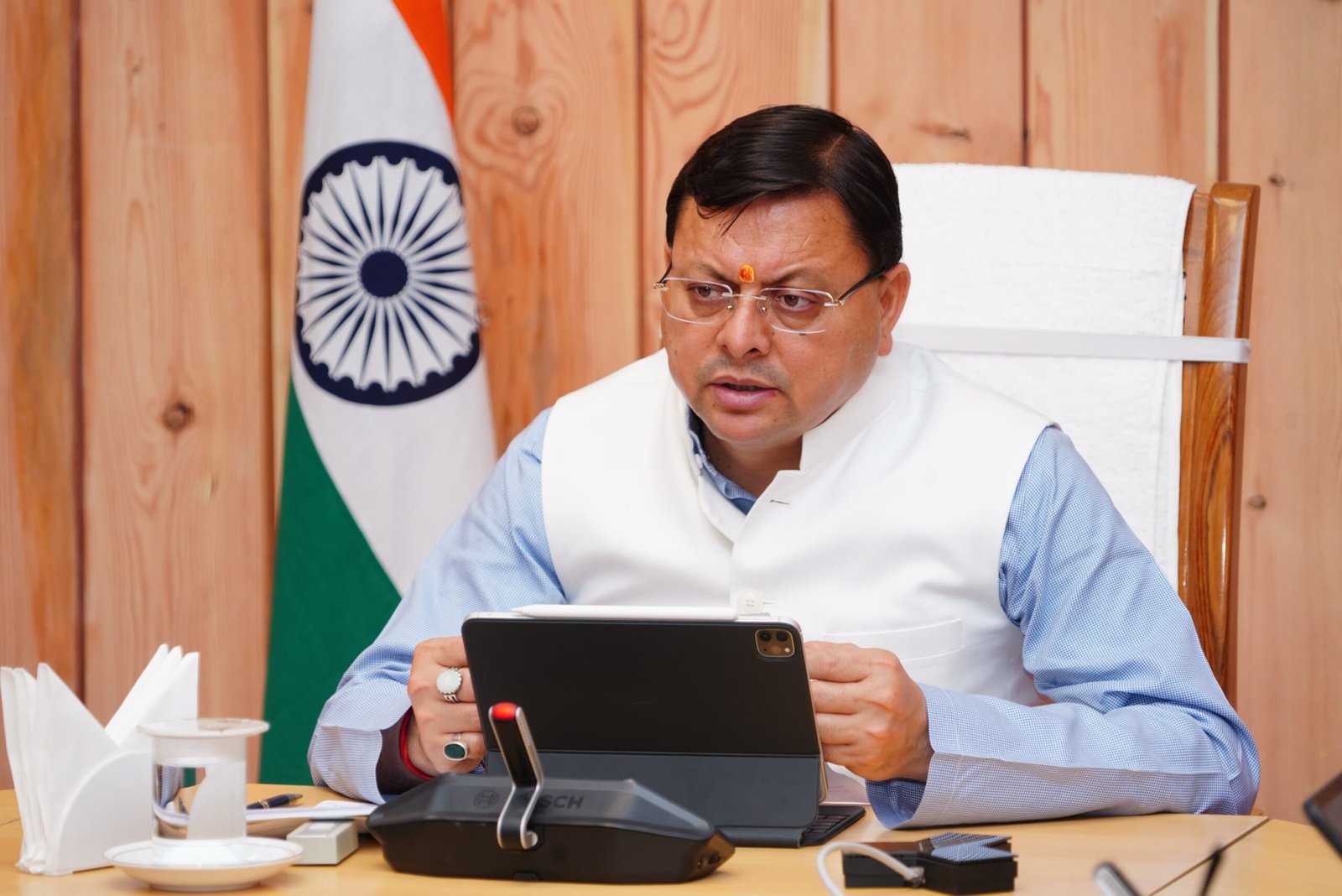 मुख्यमंत्री धामी की वर्चुअल बैठक , पेयजल संकट और सड़कों को लेकर जिलाधिकारियों को दिए सख्त आदेश…. मुख्यमंत्री धामी की वर्चुअल बैठक , पेयजल संकट और सड़कों को लेकर जिलाधिकारियों को दिए सख्त आदेश….