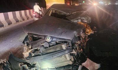 तेज रफ्तार कार डिवाइडर से टकराई, एक की मौत दो घायल….