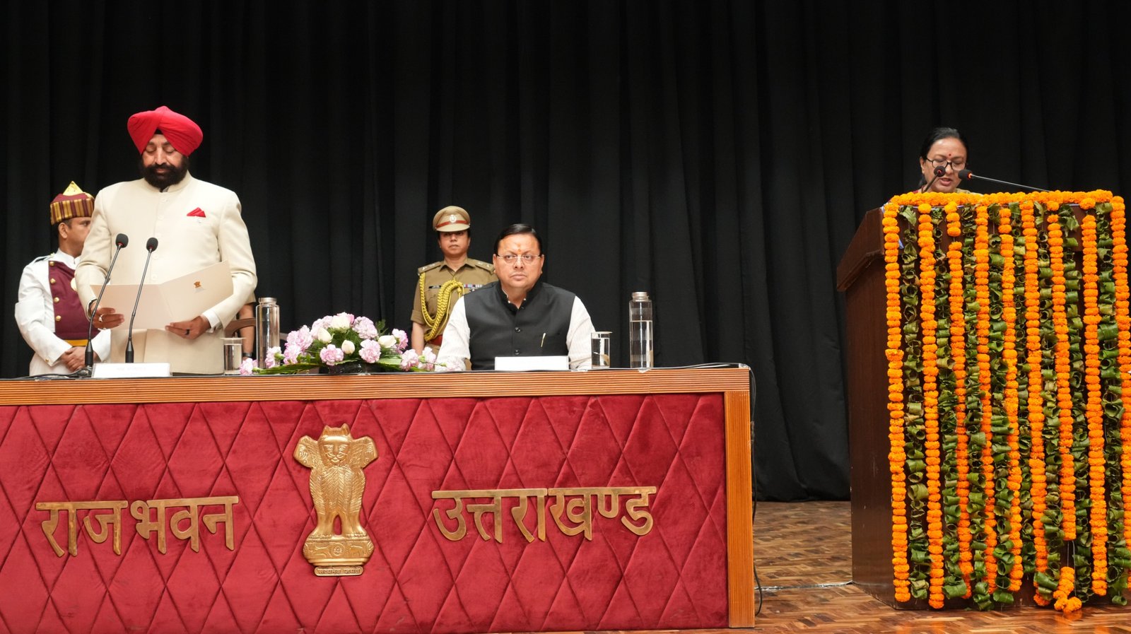राजभवन में हुआ शपथ ग्रहण , सूचना आयोग को मिला नया नेतृत्व…. राजभवन में हुआ शपथ ग्रहण , सूचना आयोग को मिला नया नेतृत्व….