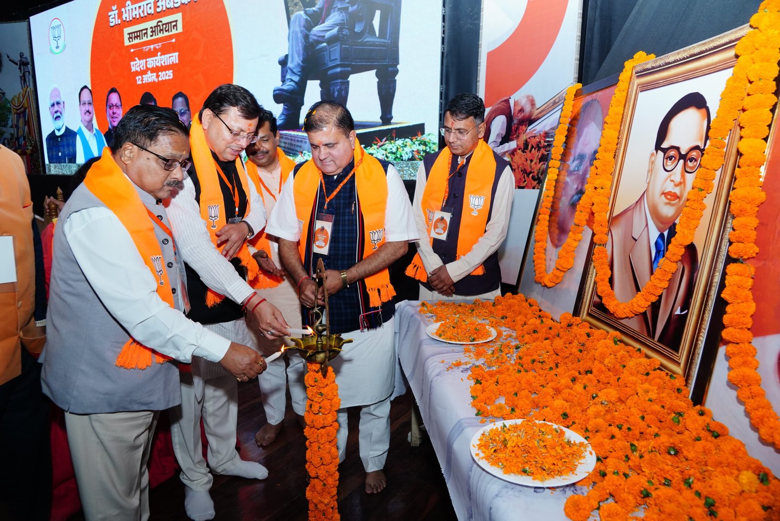 सीएम धामी ने “सम्मान अभियान” कार्यशाला में लिया भाग , बाबा साहेब डॉ. भीमराव अंबेडकर के योगदान को किया याद….. सीएम धामी ने “सम्मान अभियान” कार्यशाला में लिया भाग , बाबा साहेब डॉ. भीमराव अंबेडकर के योगदान को किया याद…..