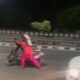 हरिद्वार के मुख्य राजमार्ग पर नशे में धुत महिला का हाई वोल्टेज ड्रामा , देखे वायरल वीडियो….