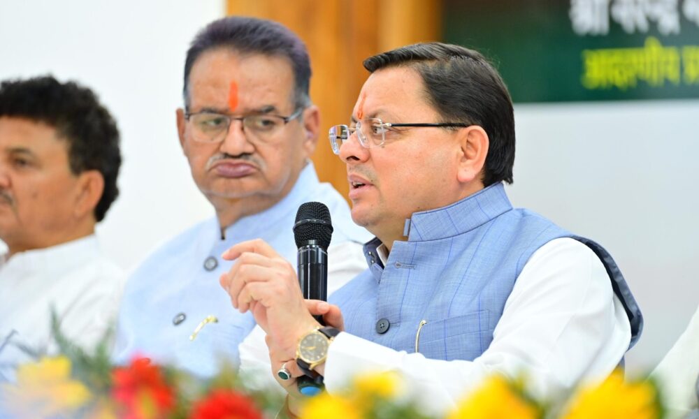 होम स्टे पर आयोजित कार्यक्रम में शामिल हुए सीएम धामी , होमस्टे संचालकों से की बातचीत…
