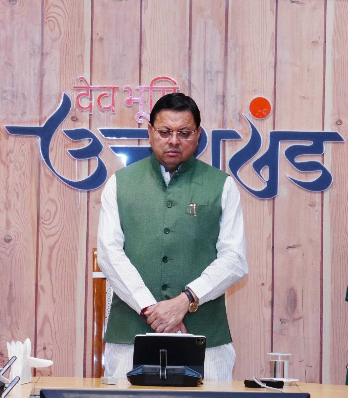 पहल्गाम आतंकी हमले में मृतकों को सीएम धामी ने दी श्रद्धांजलि , सीएम आवास में रखा गया दो मिनट का मौन….