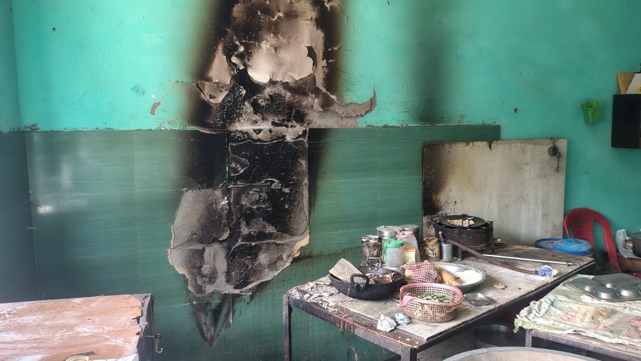 गैस प्लांट चौकी क्षेत्र में सिलेंडर में लगी आग , समय रहते टला बड़ा खतरा…. गैस प्लांट चौकी क्षेत्र में सिलेंडर में लगी आग , समय रहते टला बड़ा खतरा….