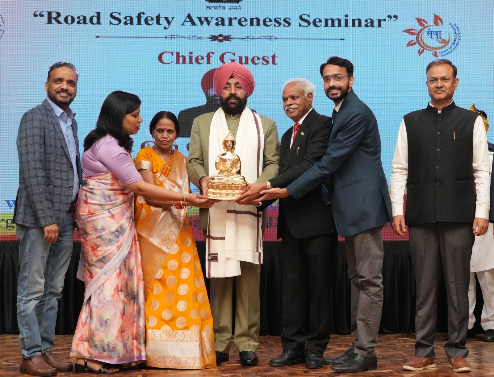 सड़क सुरक्षा पर राजभवन में संगोष्ठी , राज्यपाल ने सड़क सुरक्षा को जन-आंदोलन बनाने का किया आह्वान…. सड़क सुरक्षा पर राजभवन में संगोष्ठी , राज्यपाल ने सड़क सुरक्षा को जन-आंदोलन बनाने का किया आह्वान….