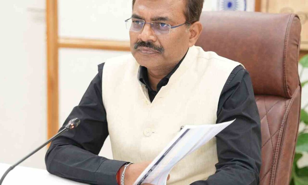 मुख्य सचिव आनंद बर्द्धन का बड़ा फैसला , संविदा और आउटसोर्स भर्तियों पर लगाई रोक…..