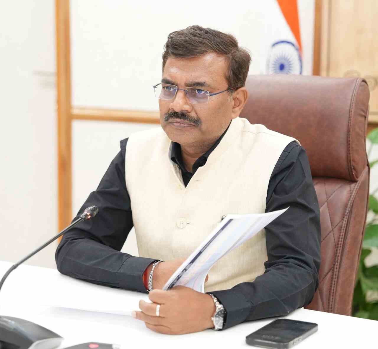 मुख्य सचिव आनंद बर्द्धन का बड़ा फैसला , संविदा और आउटसोर्स भर्तियों पर लगाई रोक….. मुख्य सचिव आनंद बर्द्धन का बड़ा फैसला , संविदा और आउटसोर्स भर्तियों पर लगाई रोक…..