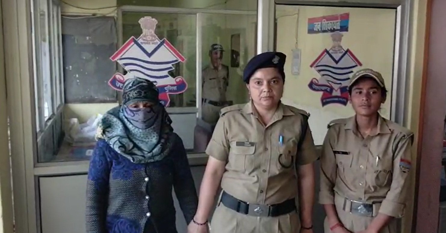 महिला से बरामद हुआ 3 किलो गांजा , पुलिस ने एनडीपीएस एक्ट में किया चालान…. महिला से बरामद हुआ 3 किलो गांजा , पुलिस ने एनडीपीएस एक्ट में किया चालान….