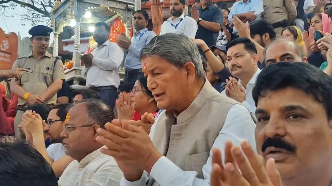 पूर्व मुख्यमंत्री हरीश रावत ने रुड़की में मां गंगा की पूजा अर्चना की , सरकार पर उठाए गंभीर सवाल…. पूर्व मुख्यमंत्री हरीश रावत ने रुड़की में मां गंगा की पूजा अर्चना की , सरकार पर उठाए गंभीर सवाल….