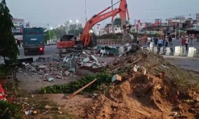 रुद्रपुर में सड़क चौड़ीकरण के लिए प्रशासन की बड़ी कार्रवाई , दशकों पुरानी मजार ध्वस्त…
