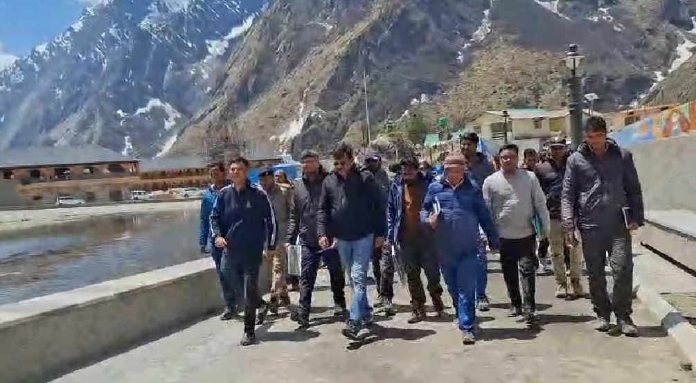 मुख्य सचिव आनन्द वर्धन पहुंचे बद्रीनाथ धाम , मास्टर प्लान कार्यो का किया निरीक्षण…