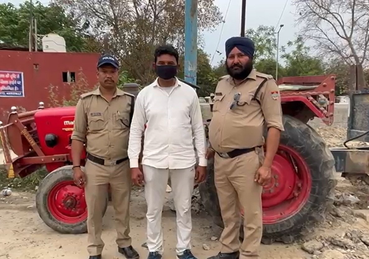 हलवाहेड़ी में मासूम की मौत पर पुलिस का एक्शन, आरोपी ट्रैक्टर चालक गिरफ्तार, वाहन सीज….. हलवाहेड़ी में मासूम की मौत पर पुलिस का एक्शन, आरोपी ट्रैक्टर चालक गिरफ्तार, वाहन सीज…..