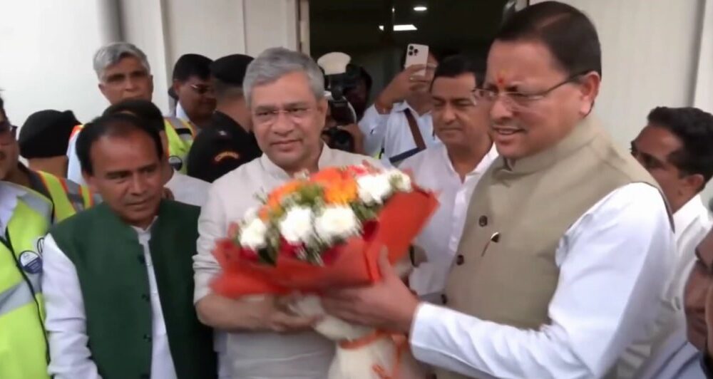 केंद्रीय रेल मंत्री अश्विनी वैष्णव का उत्तराखंड दौरा , सीएम धामी ने किया स्वागत एवं अभिनन्दन….