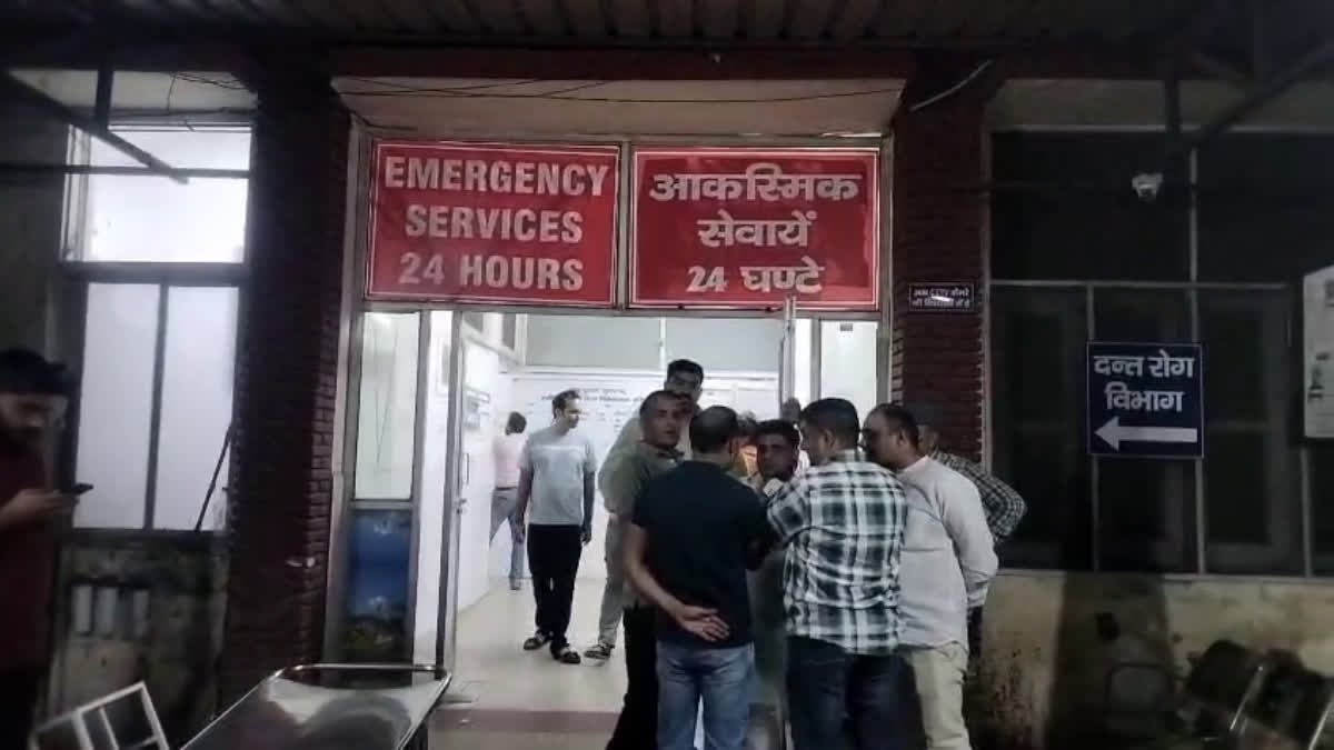 हरिद्वार में तीर्थ पुरोहित ने पारिवारिक विवाद में सास और साले को मारी गोली, दोनों गंभीर हालत में अस्पताल में भर्ती…. हरिद्वार में तीर्थ पुरोहित ने पारिवारिक विवाद में सास और साले को मारी गोली, दोनों गंभीर हालत में अस्पताल में भर्ती….