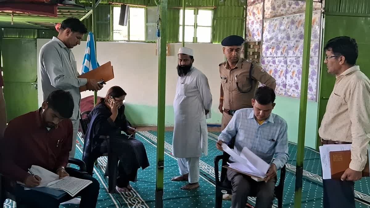 बिना पंजीकरण संचालित मदरसा सील, प्रशासन की संयुक्त टीम की कार्रवाई……….. बिना पंजीकरण संचालित मदरसा सील, प्रशासन की संयुक्त टीम की कार्रवाई………..