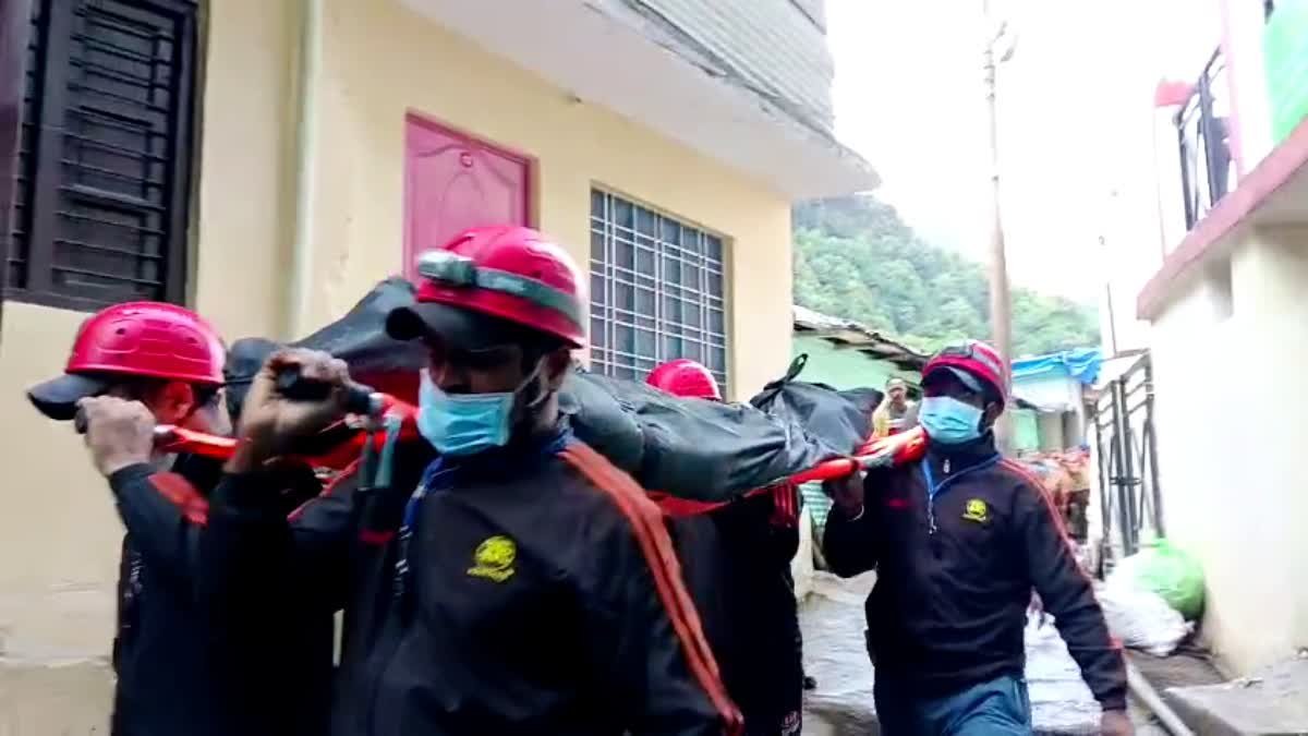 केदारनाथ यात्रा में दो यात्रियों की संदिग्ध मौत, एक घायल महिला का हेलीकॉप्टर से रेस्क्यू केदारनाथ यात्रा में दो यात्रियों की संदिग्ध मौत, एक घायल महिला का हेलीकॉप्टर से रेस्क्यू