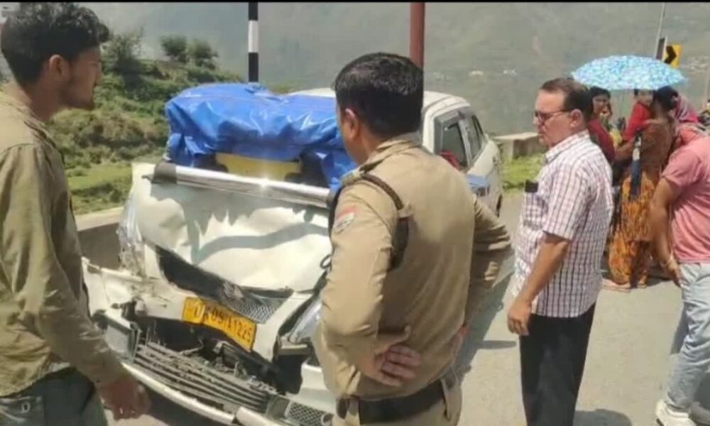 धनोल्टी में चारधाम यात्रा के दौरान भीषण सड़क हादसा, गुजरात के 6 यात्री घायल – एक महिला गंभीर रूप से घायल, हायर सेंटर रेफर….
