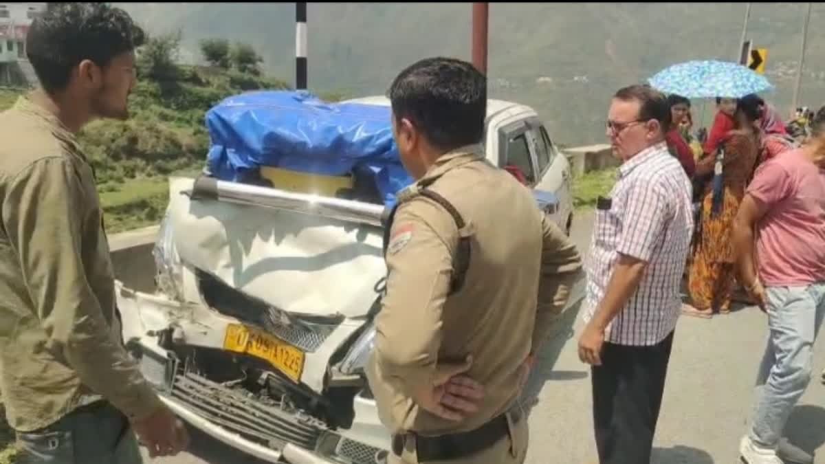 धनोल्टी में चारधाम यात्रा के दौरान भीषण सड़क हादसा, गुजरात के 6 यात्री घायल – एक महिला गंभीर रूप से घायल, हायर सेंटर रेफर…. धनोल्टी में चारधाम यात्रा के दौरान भीषण सड़क हादसा, गुजरात के 6 यात्री घायल – एक महिला गंभीर रूप से घायल, हायर सेंटर रेफर….