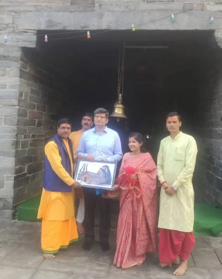 चमोली डीएम संदीप तिवारी ने सादगी से रचाई शादी, समाज को दिया गहरा संदेश………….. चमोली डीएम संदीप तिवारी ने सादगी से रचाई शादी, समाज को दिया गहरा संदेश…………..