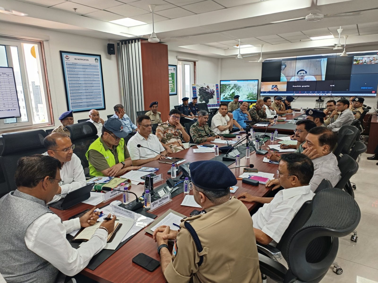 उत्तराखंड के अन्य जनपदों में भी सिविल डिफेंस का होगा विस्तार: मुख्य सचिव आनंद बर्द्धन… उत्तराखंड के अन्य जनपदों में भी सिविल डिफेंस का होगा विस्तार: मुख्य सचिव आनंद बर्द्धन…