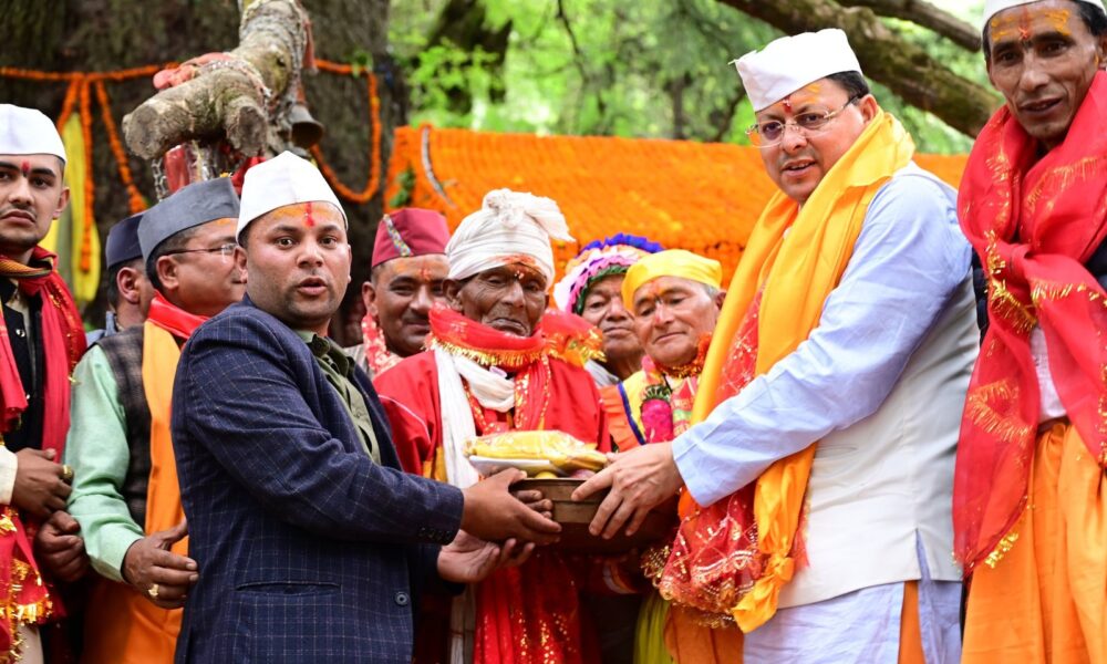 धार्मिक उल्लास के बीच खोले गए लाटू देवता मंदिर के कपाट, मुख्यमंत्री धामी ने की पूजा-अर्चना…