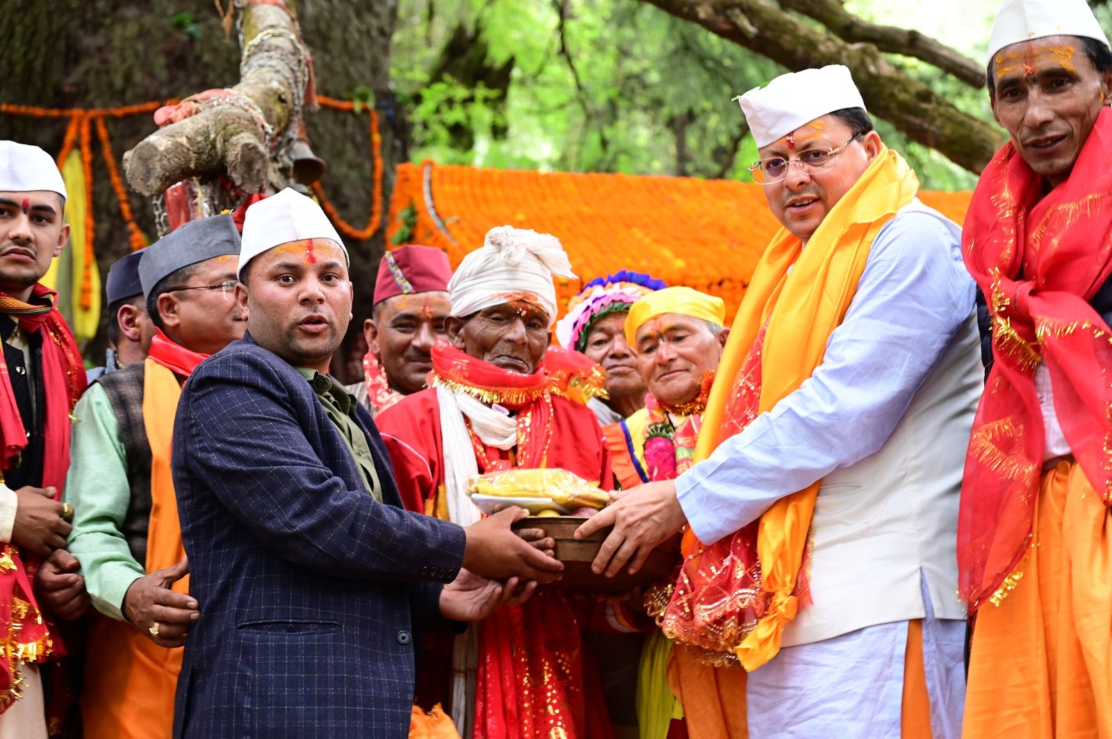धार्मिक उल्लास के बीच खोले गए लाटू देवता मंदिर के कपाट, मुख्यमंत्री धामी ने की पूजा-अर्चना…