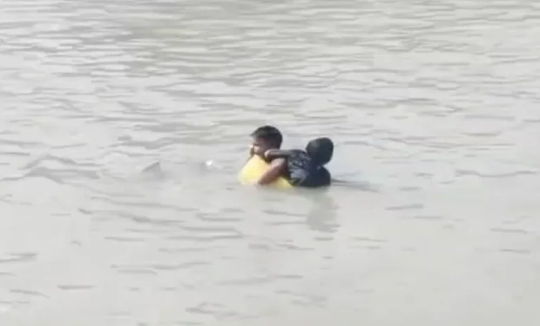 रुड़की में छात्रा ने परीक्षा में फेल होने पर की आत्महत्या की कोशिश, युवक ने बहादुरी से बचाई जान….. रुड़की में छात्रा ने परीक्षा में फेल होने पर की आत्महत्या की कोशिश, युवक ने बहादुरी से बचाई जान…..