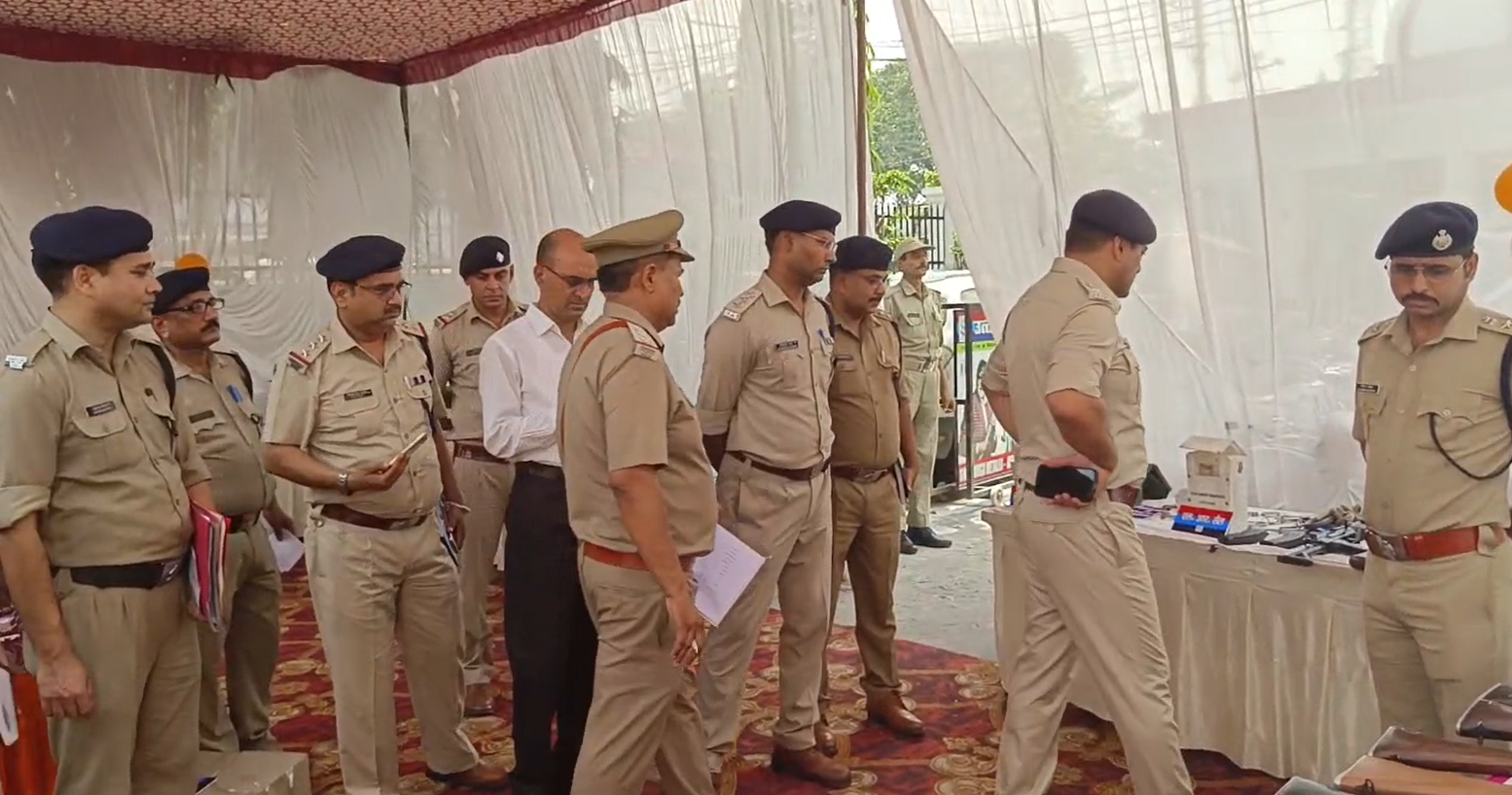 एसएसपी प्रमेन्द्र डोभाल का ज्वालापुर कोतवाली का निरीक्षण, महिला हेल्प डेस्क भवन का उद्घाटन… एसएसपी प्रमेन्द्र डोभाल का ज्वालापुर कोतवाली का निरीक्षण, महिला हेल्प डेस्क भवन का उद्घाटन…