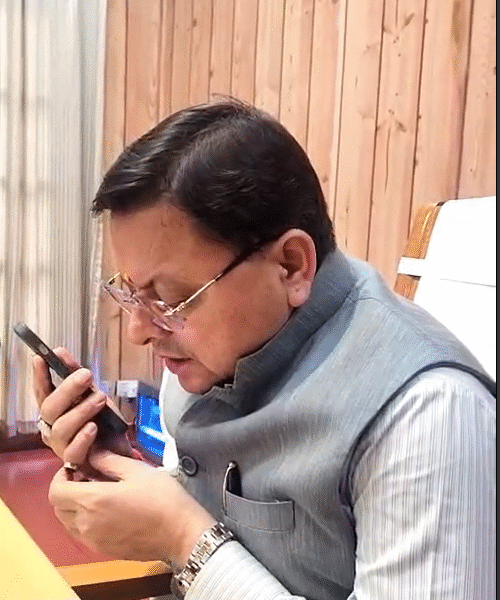 सीएम धामी ने सीएम हेल्पलाइन की समीक्षा बैठक में तीन नागरिकों की समस्याओं का किया समाधान, पेश की संवेदनशील प्रशासन की मिसाल..