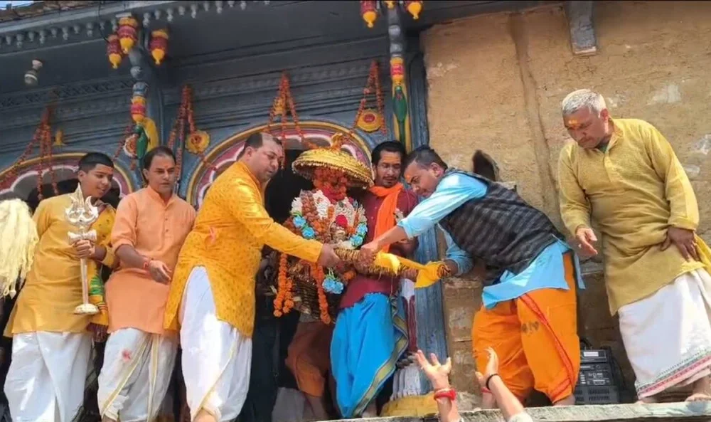 रुद्रनाथ धाम के लिए रवाना हुई भगवान रुद्रनाथ की डोली, 18 मई को खुलेंगे कपाट…..