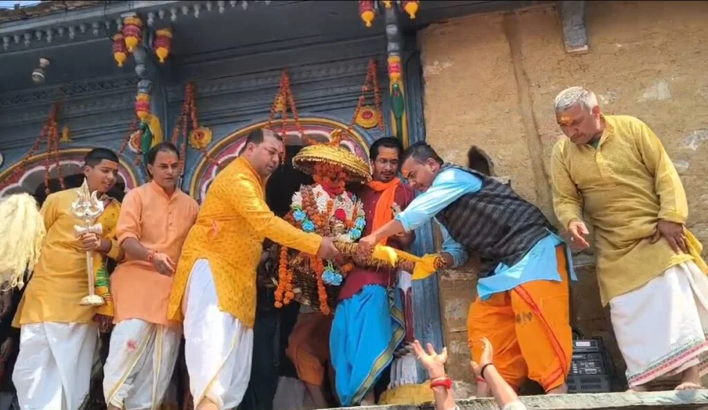 रुद्रनाथ धाम के लिए रवाना हुई भगवान रुद्रनाथ की डोली, 18 मई को खुलेंगे कपाट…..