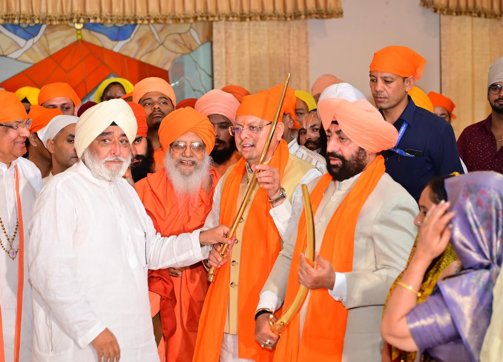 सीएम धामी और राज्यपाल ने हेमकुंड साहिब यात्रा के पहले जत्थे को दिखाई हरी झंडी | सीएम धामी और राज्यपाल ने हेमकुंड साहिब यात्रा के पहले जत्थे को दिखाई हरी झंडी |