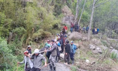 मुनस्यारी में बीमार को डोली से लाना पड़ा अस्पताल, विकास के दावों को पहाड़ों की हकीकत ने किया उजागर……..
