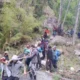 मुनस्यारी में बीमार को डोली से लाना पड़ा अस्पताल, विकास के दावों को पहाड़ों की हकीकत ने किया उजागर……..
