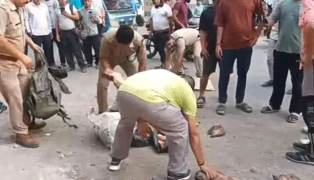कोटद्वार में संदिग्ध गौमांस तस्करी का मामला, गौ सेवकों ने बाइक को लगाई आग….