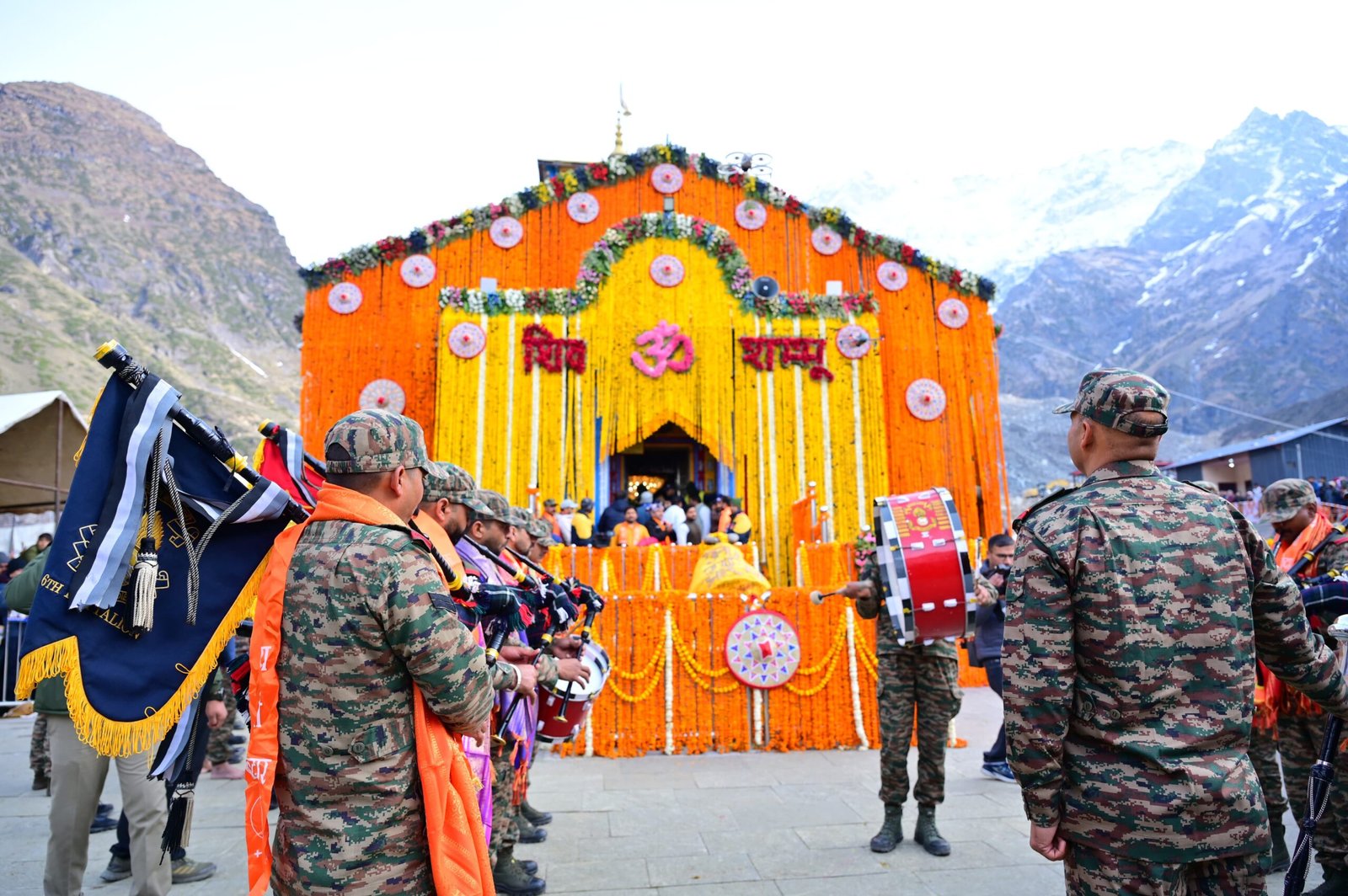 मंत्र उच्चारण के बीच विधि-विधान से खुले ग्यारहवें ज्योर्तिलिंग श्री केदारनाथ धाम के कपाट।