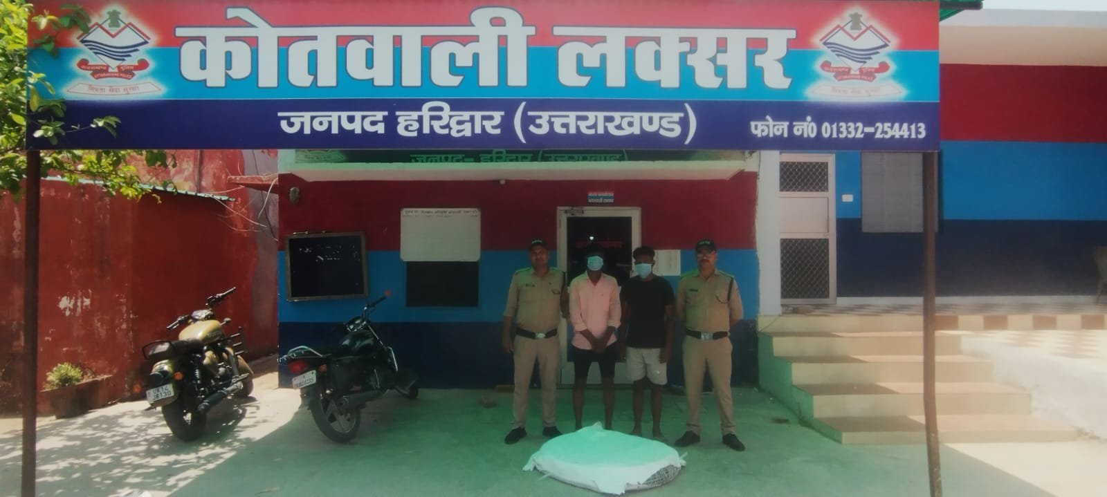 लक्सर में ट्रकों की बैटरी चोरी करने वाला शातिर चोर गिरफ्तार, दो बैटरियां बरामद….