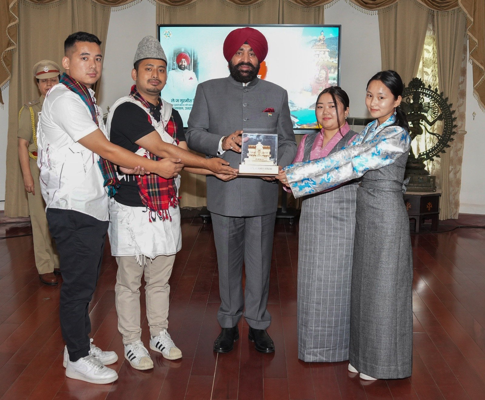 राजभवन में मनाया गया सिक्किम राज्य का स्थापना दिवस, राज्यपाल ने दी शुभकामनाएं…. राजभवन में मनाया गया सिक्किम राज्य का स्थापना दिवस, राज्यपाल ने दी शुभकामनाएं….
