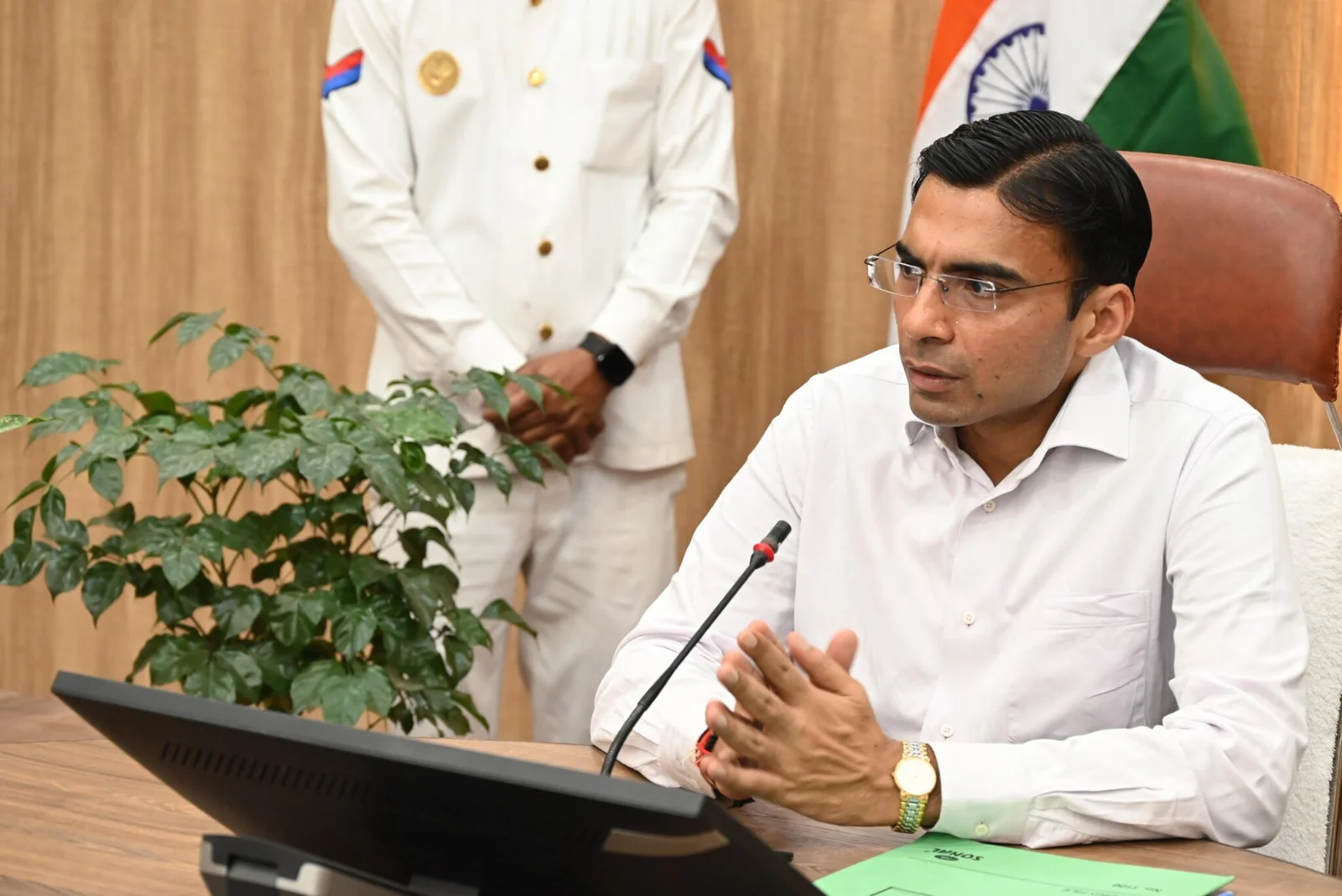 देहरादून में यातायात सुरक्षा को लेकर बड़ा कदम, 6 स्थानों से शराब की दुकानें हटेंगी – DM सविन बंसल का सख्त निर्देश……….. देहरादून में यातायात सुरक्षा को लेकर बड़ा कदम, 6 स्थानों से शराब की दुकानें हटेंगी – DM सविन बंसल का सख्त निर्देश………..