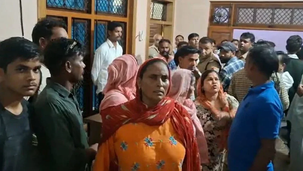 मातृत्व बना मातम — महिला की मौत के बाद अस्पताल पर लापरवाही का आरोप, मेडिकल स्टाफ फरार |